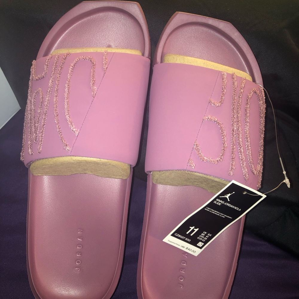 Women’s Jordan Nola slide